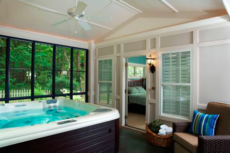 Shasta_Outdoor_Seating-Hottub_and_Bedroom
